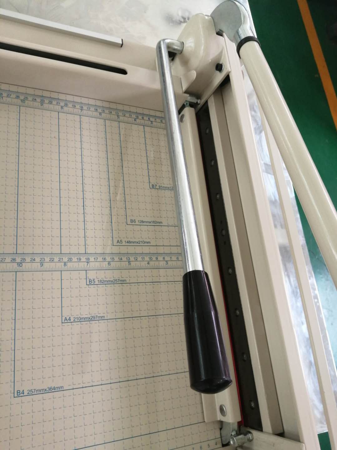 QK-868-A4 Manual Paper Cutter  - Body Trimmer 评论和价格